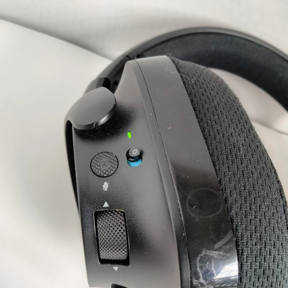 Logitech G533 Wireless DTS 7.1 Surround Gaming Headset. Included USB power cord